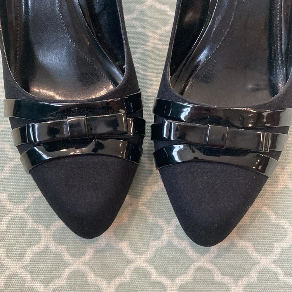 Dressbarn Black Pointy Toe Bow Suede Heels 7.5